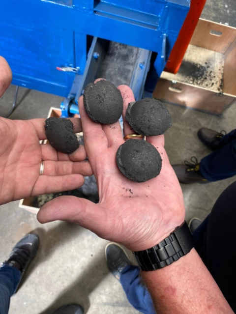 Imagem Briquetadeira de materiais em pó Imagem Briquetadeira de materiais em pó