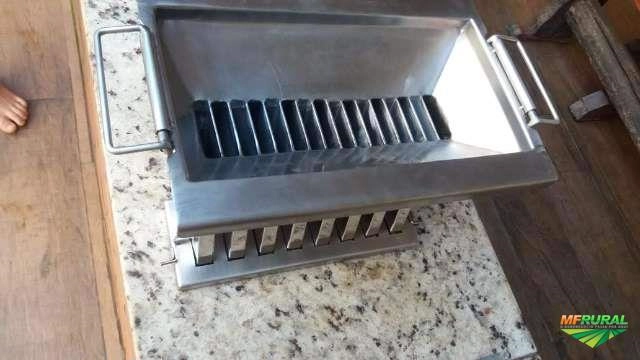 Quarteador tipo Jones em Aço Inox com 01 ano de garantia Imagem Quarteador tipo Jones em Aço Inox com 01 ano de garantia