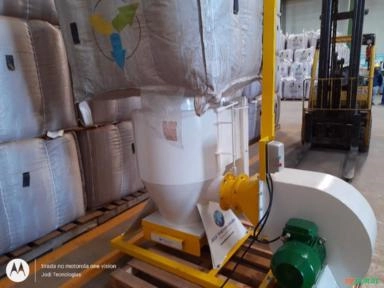 Imagem Limpador de Big Bag. Imagem Limpador de Big Bag.