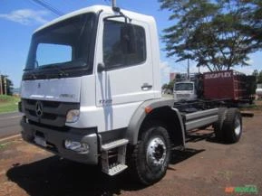 Caminhão MB Atego 1725 4x4