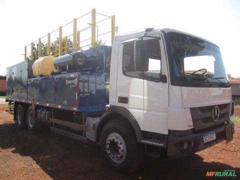 Caminhão Mercedes Bens 2730 Comboio Gascom Lubrificação e abastecimento Imagem Caminhão Mercedes Bens 2730 Comboio Gascom Lubrificação e abastecimento