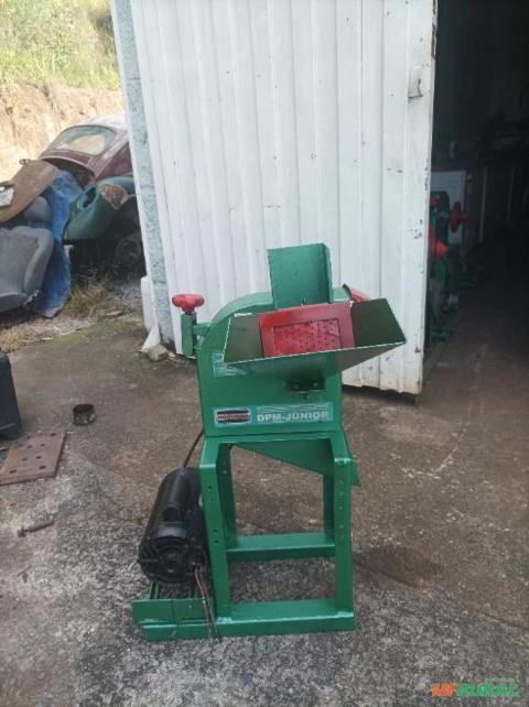 Ensiladeira, picadeira, desintegrador triturador e moedor de capim ou cana Imagem Ensiladeira, picadeira, desintegrador triturador e moedor de capim ou cana