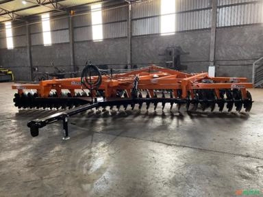 GRADE NIVELADORA CONTROLE REMOTO 64X24´´230mm Imagem GRADE NIVELADORA CONTROLE REMOTO 64X24´´230mm