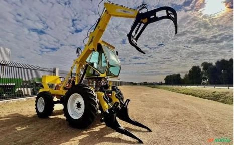 Imagem Carregadeira Motocana Valtra Bm 100 4X4 Ano 2009 Com 7894 Horas - Revisada Imagem Carregadeira Motocana Valtra Bm 100 4X4 Ano 2009 Com 7894 Horas - Revisada