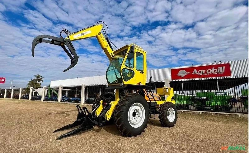 Carregadeira Motocana Valtra Bm 100 4X4 Ano 2009 Com 7894 Horas - Revisada Imagem Carregadeira Motocana Valtra Bm 100 4X4 Ano 2009 Com 7894 Horas - Revisada