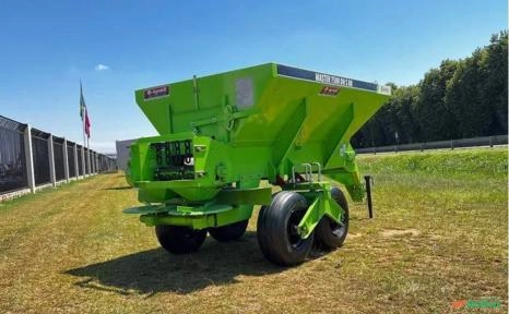 Imagem DISTRIBUIDOR DE ADUBO E CALCARIO MASTER 7500 DH S BR PICCIN Imagem DISTRIBUIDOR DE ADUBO E CALCARIO MASTER 7500 DH S BR PICCIN