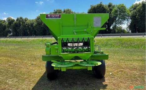 Imagem DISTRIBUIDOR DE ADUBO E CALCARIO MASTER 7500 DH S BR PICCIN Imagem DISTRIBUIDOR DE ADUBO E CALCARIO MASTER 7500 DH S BR PICCIN