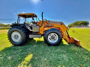 Imagem Trator Valtra Bh 180 4X4 c/ 3709 Horas c/ conjunto lamina e concha Tatu Imagem Trator Valtra Bh 180 4X4 c/ 3709 Horas c/ conjunto lamina e concha Tatu