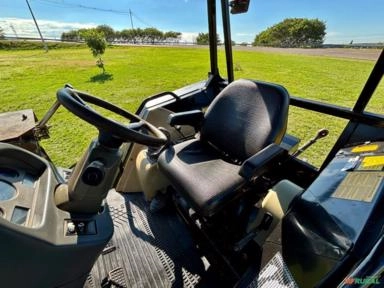 Imagem Trator Valtra Bh 180 4X4 c/ 3709 Horas c/ conjunto lamina e concha Tatu Imagem Trator Valtra Bh 180 4X4 c/ 3709 Horas c/ conjunto lamina e concha Tatu