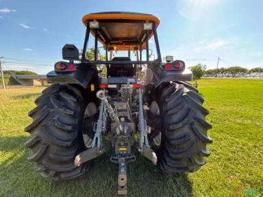 Imagem Trator Valtra Bh 180 4X4 c/ 3709 Horas c/ conjunto lamina e concha Tatu Imagem Trator Valtra Bh 180 4X4 c/ 3709 Horas c/ conjunto lamina e concha Tatu