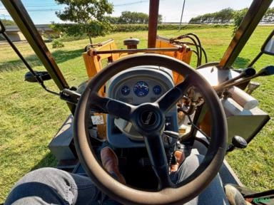 Imagem Trator Valtra Bh 180 4X4 c/ 3709 Horas c/ conjunto lamina e concha Tatu Imagem Trator Valtra Bh 180 4X4 c/ 3709 Horas c/ conjunto lamina e concha Tatu
