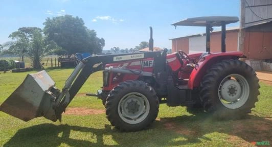 Imagem Trator Massey 4275  4x4 ano 2018 com Conjunto frontal BALDAN. Imagem Trator Massey 4275  4x4 ano 2018 com Conjunto frontal BALDAN.