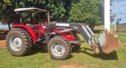 Imagem Trator Massey 4275  4x4 ano 2018 com Conjunto frontal BALDAN. Imagem Trator Massey 4275  4x4 ano 2018 com Conjunto frontal BALDAN.