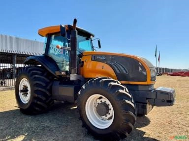 Trator VALTRA BT 190 4x4 ano 2013 unico dono, pintura original Imagem Trator VALTRA BT 190 4x4 ano 2013 unico dono, pintura original