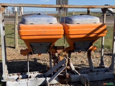 Cultivador 2 Linhas com Adubador DMB - Usado Imagem Cultivador 2 Linhas com Adubador DMB - Usado