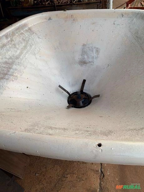 Imagem Calacareadeira/adubadeira marca Vicon de 1.200 kgs Imagem Calacareadeira/adubadeira marca Vicon de 1.200 kgs