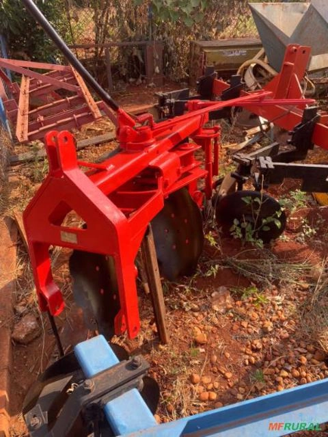 Arado marca Lavrale de 2 discos para tratores Agrale Imagem Arado marca Lavrale de 2 discos para tratores Agrale