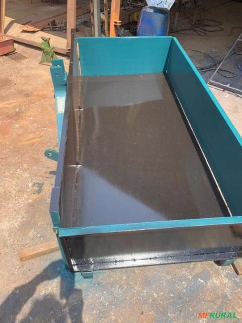 Imagem Plataforma traseira para trator Imagem Plataforma traseira para trator