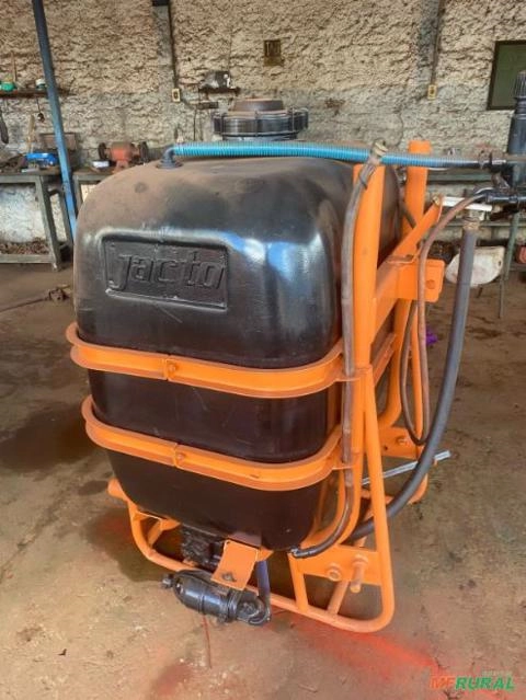 Imagem Pulverizador marca Jacto de 600 litros Imagem Pulverizador marca Jacto de 600 litros