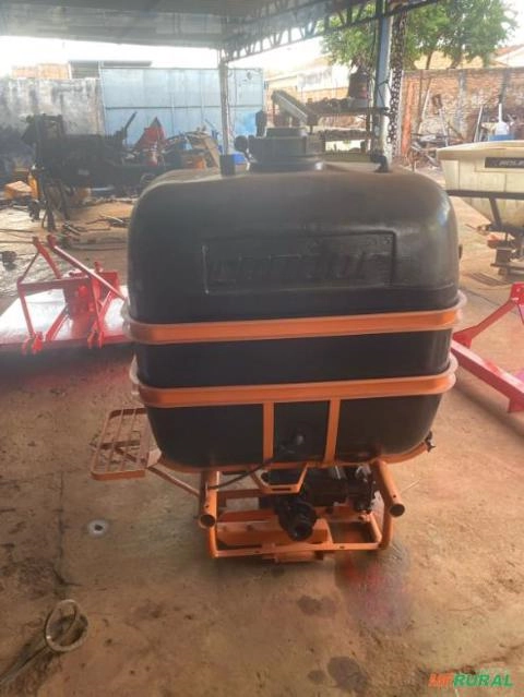 Imagem Pulverizador marca Jacto de 600 litros Imagem Pulverizador marca Jacto de 600 litros