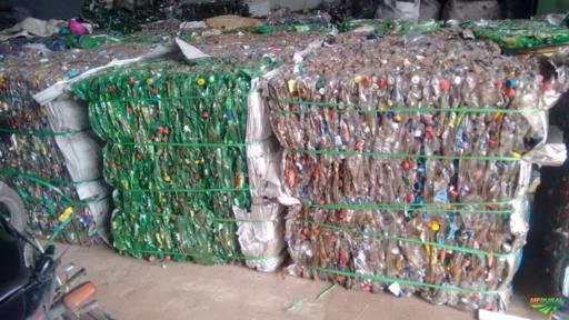 COMPRO FARDO DE PET SOMENTE CARGA FECHADA Imagem COMPRO FARDO DE PET SOMENTE CARGA FECHADA