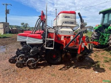 Imagem PLANTADEIRA JUMIL 3090PD Pneumática 9 linhas de 45cm dosador Fertysistem no adubo Ano 2014 Imagem PLANTADEIRA JUMIL 3090PD Pneumática 9 linhas de 45cm dosador Fertysistem no adubo Ano 2014