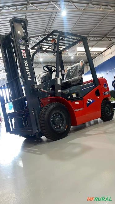 EMPILHADEIRA NOVA DIESEL - 2.500kg - TORRE DUPLEX 3MTS Imagem EMPILHADEIRA NOVA DIESEL - 2.500kg - TORRE DUPLEX 3MTS