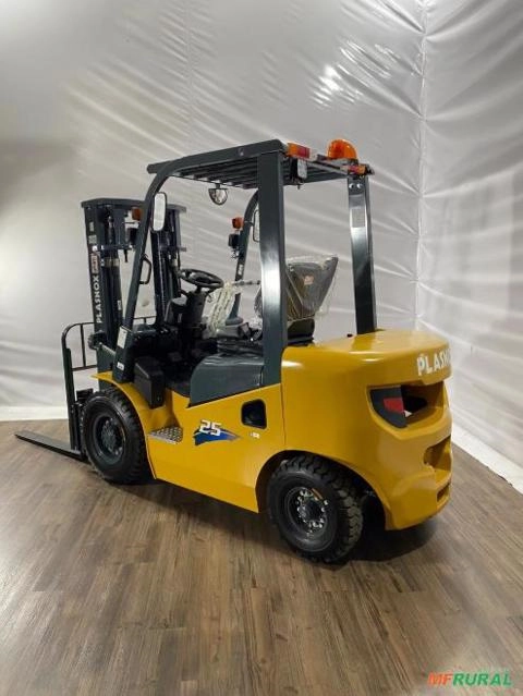 Empilhadeira Nova - Diesel - 2.500KG - Torre duplex 3mts Imagem Empilhadeira Nova - Diesel - 2.500KG - Torre duplex 3mts