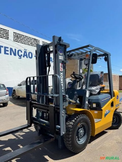 Imagem EMPILHADEIRA DIESEL | PLASNOX | 2.5T | TORRE 3MTS Imagem EMPILHADEIRA DIESEL | PLASNOX | 2.5T | TORRE 3MTS