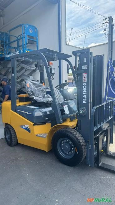 EMPILHADEIRA DIESEL NOVA PLASNOX 3MTS TORRE DUPLEX Imagem EMPILHADEIRA DIESEL NOVA PLASNOX 3MTS TORRE DUPLEX