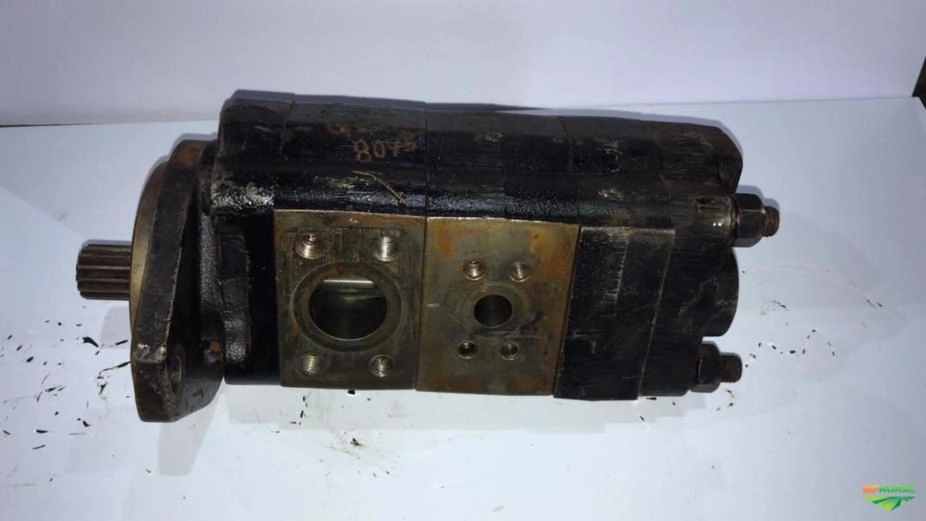 BOMBA HIRÁULICA DUPLA DA PÁ CARREGADEIRA CASE W20 Imagem BOMBA HIRÁULICA DUPLA DA PÁ CARREGADEIRA CASE W20