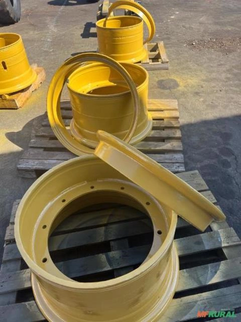 RODA DA PÁ CARREGADEIRA CATERPILLAR Imagem RODA DA PÁ CARREGADEIRA CATERPILLAR