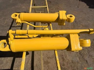 CILINDRO PÁ CARREGADEIRA CATERPILLAR Imagem CILINDRO PÁ CARREGADEIRA CATERPILLAR