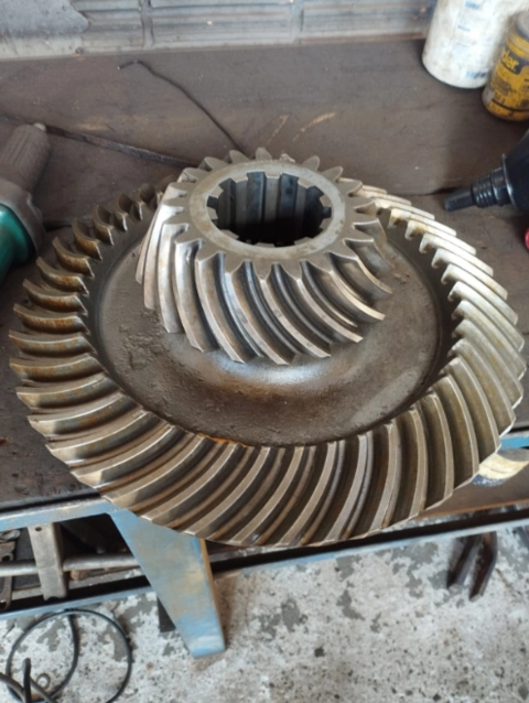 COROA E PINHÃO PARA MOTONIVELADORA Imagem COROA E PINHÃO PARA MOTONIVELADORA