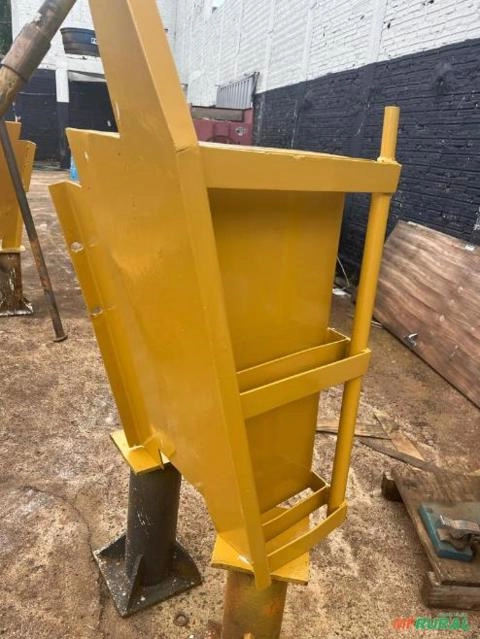 ESCADA PARA PÁ CARREGADEIRA MICHIGAN Imagem ESCADA PARA PÁ CARREGADEIRA MICHIGAN