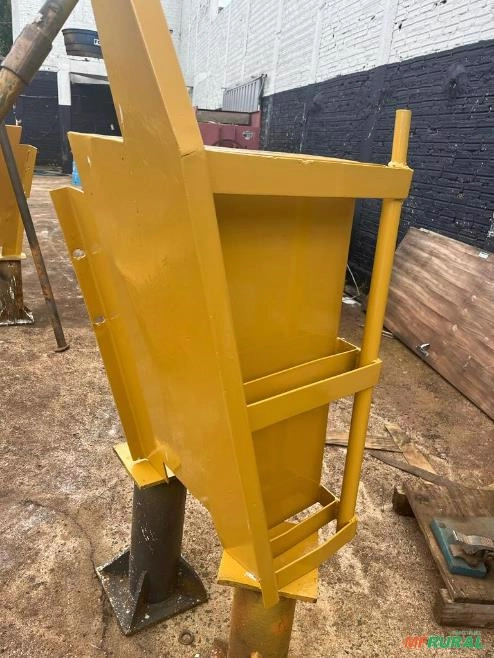 ESCADA PARA PÁ CARREGADEIRA MICHIGAN Imagem ESCADA PARA PÁ CARREGADEIRA MICHIGAN