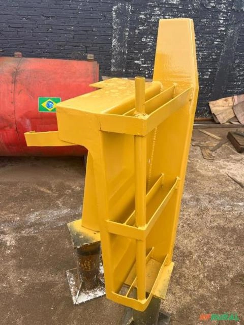 Imagem ESCADA PARA PÁ CARREGADEIRA MICHIGAN Imagem ESCADA PARA PÁ CARREGADEIRA MICHIGAN