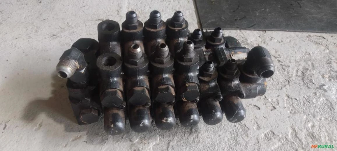 COMANDO HIDRAULICO DA RETROESCAVADEIRA MASSEY FERGUSON Imagem COMANDO HIDRAULICO DA RETROESCAVADEIRA MASSEY FERGUSON