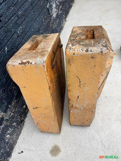 CONTRA PESO ORIGINAL DA PÁ CARREGADEIRA CASE Imagem CONTRA PESO ORIGINAL DA PÁ CARREGADEIRA CASE