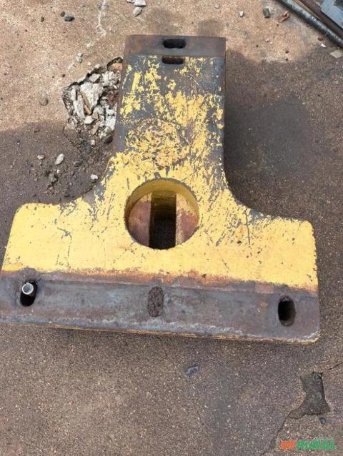 CONTRA PESO ORIGINAL DA PÁ CARREGADEIRA MICHIGAN Imagem CONTRA PESO ORIGINAL DA PÁ CARREGADEIRA MICHIGAN