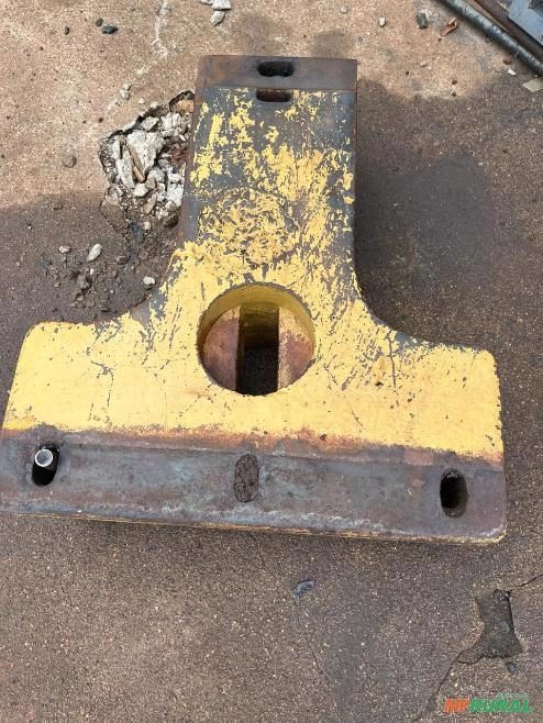 CONTRA PESO ORIGINAL DA PÁ CARREGADEIRA MICHIGAN Imagem CONTRA PESO ORIGINAL DA PÁ CARREGADEIRA MICHIGAN