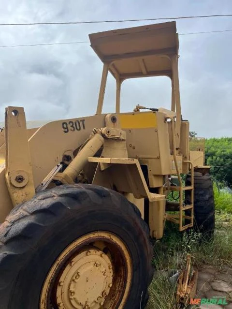 PÁ CARREGADEIRA CATERPILLAR