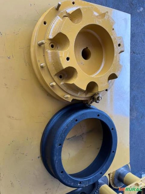 CUBO E CAMPANA DA MOTONIVELADORA CATERPILLAR Imagem CUBO E CAMPANA DA MOTONIVELADORA CATERPILLAR