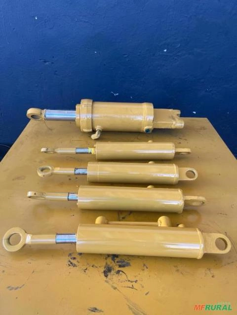 CILINDRO HIDRÁULICO DE DIREÇÃO MICHIGAN Imagem CILINDRO HIDRÁULICO DE DIREÇÃO MICHIGAN