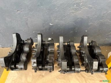 PINÇA DE FREIO UNIVERSAL PARA PÁ CARREGADEIRAS Imagem PINÇA DE FREIO UNIVERSAL PARA PÁ CARREGADEIRAS