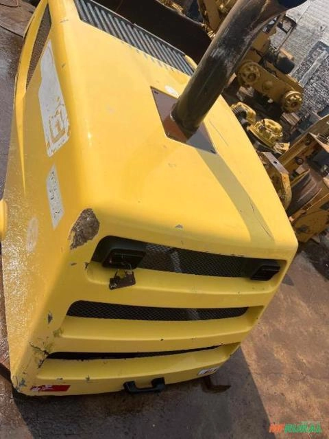 CAPÔ PARA PÁ CARREGADEIRA NEW HOLLAND Imagem CAPÔ PARA PÁ CARREGADEIRA NEW HOLLAND