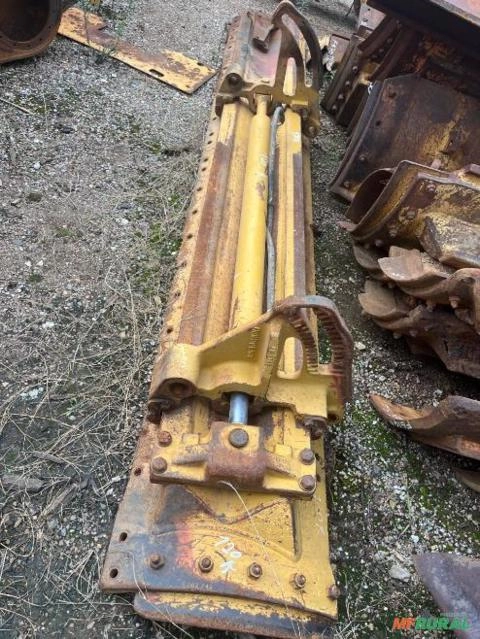 LAMINA PARA MOTONIVELADORA CATERPILLAR Imagem LAMINA PARA MOTONIVELADORA CATERPILLAR