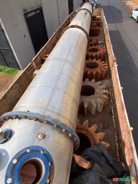 Coluna P de Destilação Imagem Coluna P de Destilação