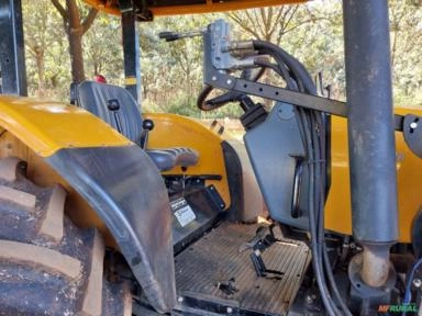 Trator Valtra/Valmet 800 4x4 ano 22 Imagem Trator Valtra/Valmet 800 4x4 ano 22