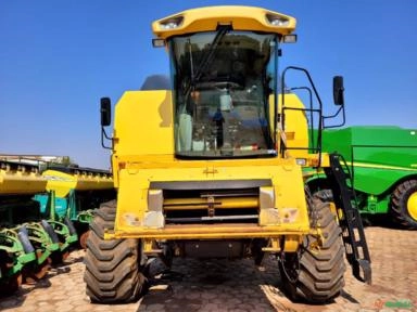 Colheitadeira 5070 New Holland Imagem Colheitadeira 5070 New Holland